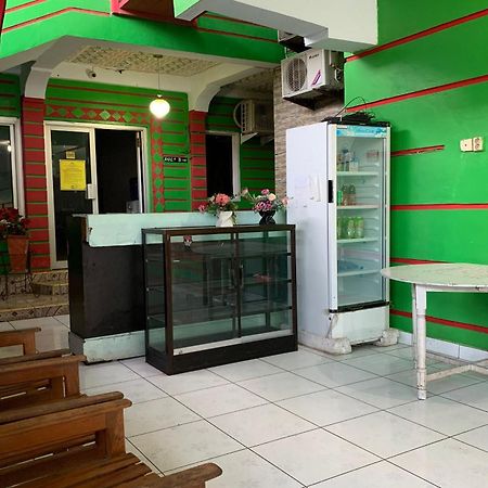 Oyo 93770 Pondom Danu 77 Hotel Kendari Ngoại thất bức ảnh