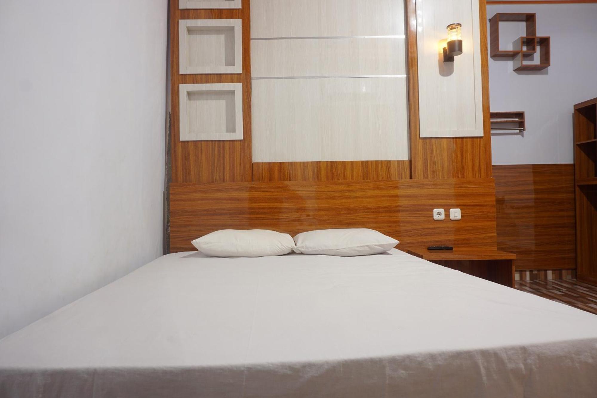 Oyo 93770 Pondom Danu 77 Hotel Kendari Ngoại thất bức ảnh