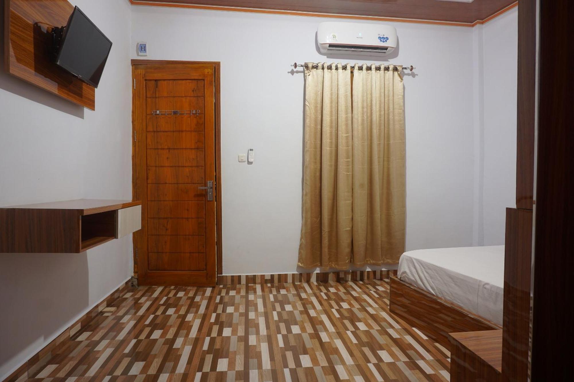 Oyo 93770 Pondom Danu 77 Hotel Kendari Ngoại thất bức ảnh